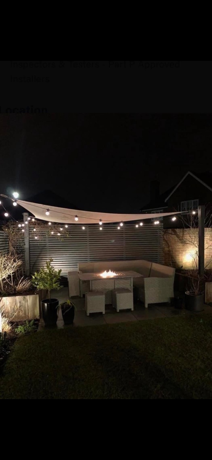 Outdoor festoon lighting